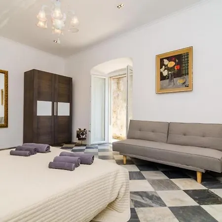 The Scent - Three Bedroom With Terrace And Fort View