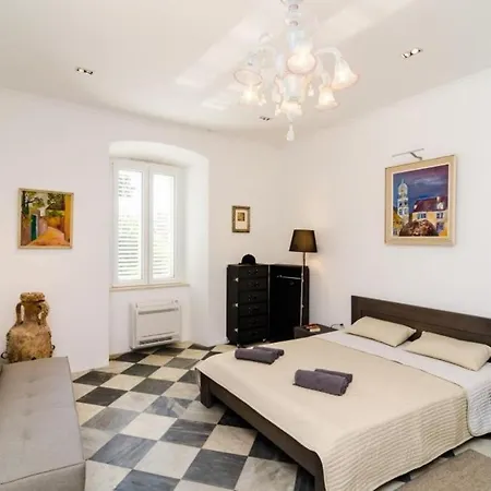 The Scent - Three Bedroom With Terrace And Fort View